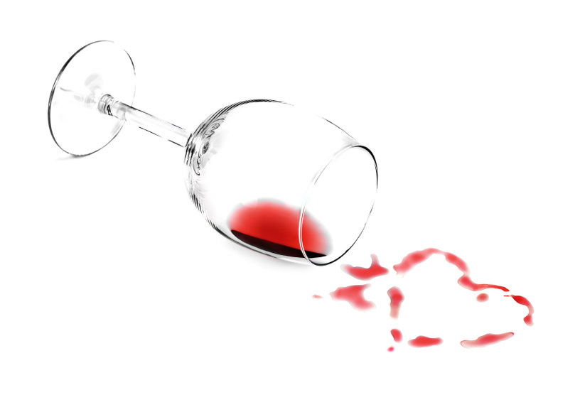 Un calice di vino rosso che forma un cuore rosso